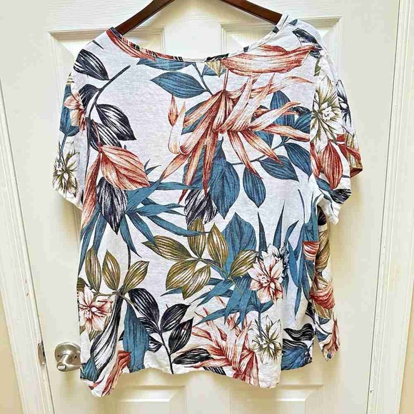 Tropical Leaf Print Women's Short Sleeve Top - Picture 2 of 2